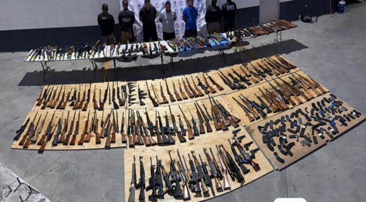 High-Power Arsenal Seized in Nuevo León: 3 Arrested Transporting 210 Weapons from Texas