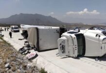 Armed Robbery Attempt Triggers Trailer Overturn and Highway Closure on Saltillo-Monterrey Highway